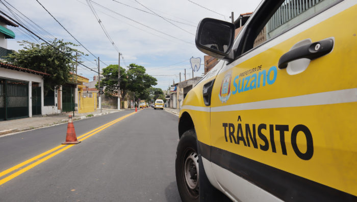 Após pavimentação, rua Antônio Renzi Primo recebe sinalização de trânsito