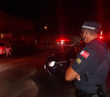 GCM apreende veículo e realiza fiscalização em parceria com a PM