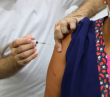 Suzano recebe novo lote com 2,1 mil doses da vacina liberada pela Fiocruz