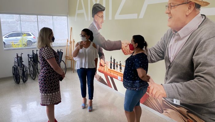Larissa Ashiuchi se reúne com coordenação do Centro Dia do Idoso
