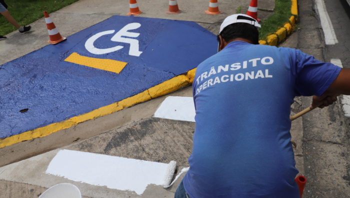 Pintura é reforçada em rampas de acessibilidade