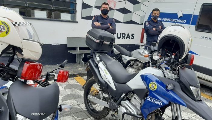 GCM apreende moto com placa adulterada e detém acusado de tráfico de drogas