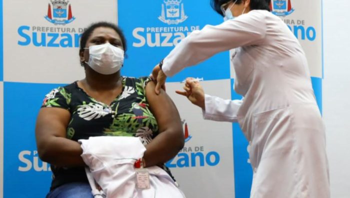 Suzano imuniza primeira pessoa contra a Covid-19