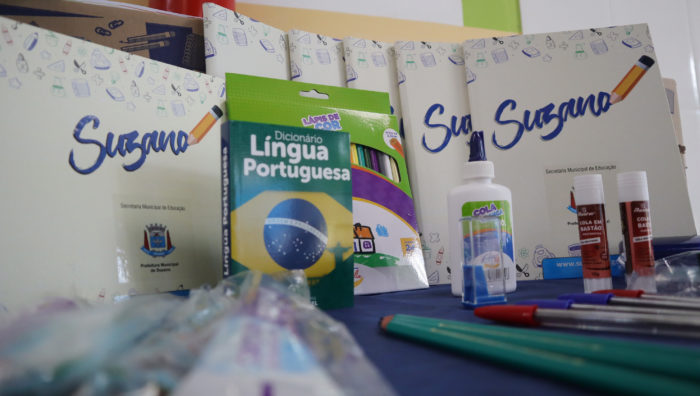 Secretaria de Educação dá início à entrega de kits de material escolar