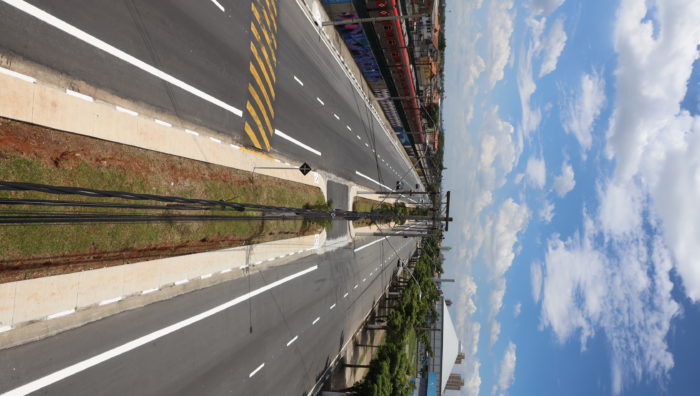 Avenida Brasil recebe implantação de ciclofaixa