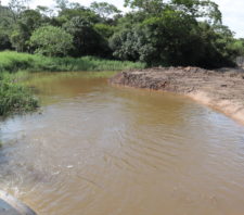 Suzano fecha parceria com Sabesp e DAEE para desassorear Taiaçupeba-Mirim