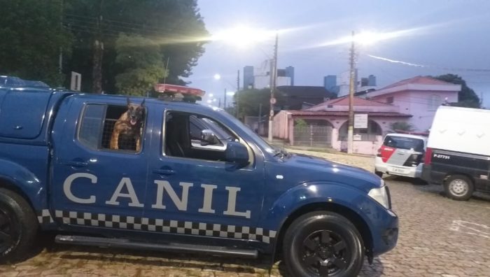 GCM de Suzano detém 3 indivíduos e recupera carro roubado