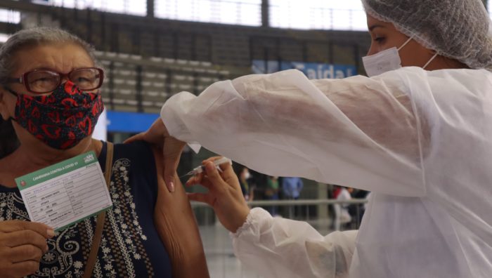 Suzano imuniza 1,5 mil idosos em dia de campanha contra a Covid-19