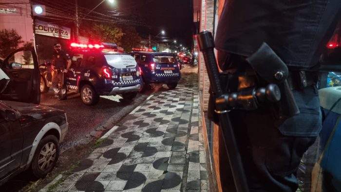 Mais de 40 estabelecimentos são fechados durante fiscalização no fim de semana