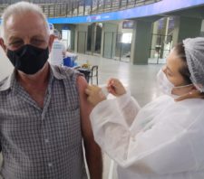 Vacinação contra a Covid-19 alcança 1,3 mil idosos de 69 anos em Suzano