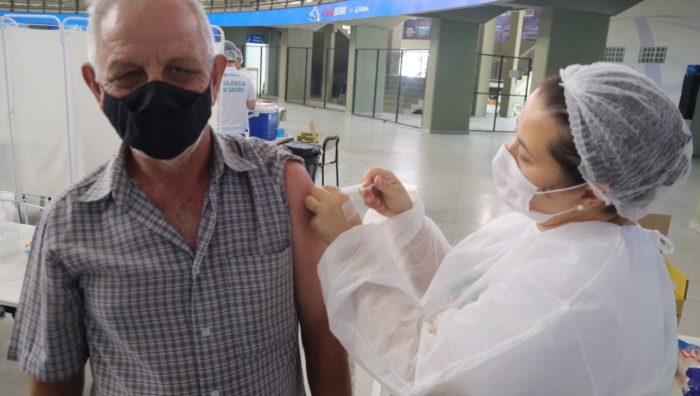 Vacinação contra a Covid-19 alcança 1,3 mil idosos de 69 anos em Suzano