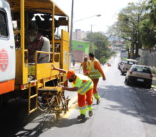 Prefeitura conclui serviços de sinalização na rua Ignácio Garcia