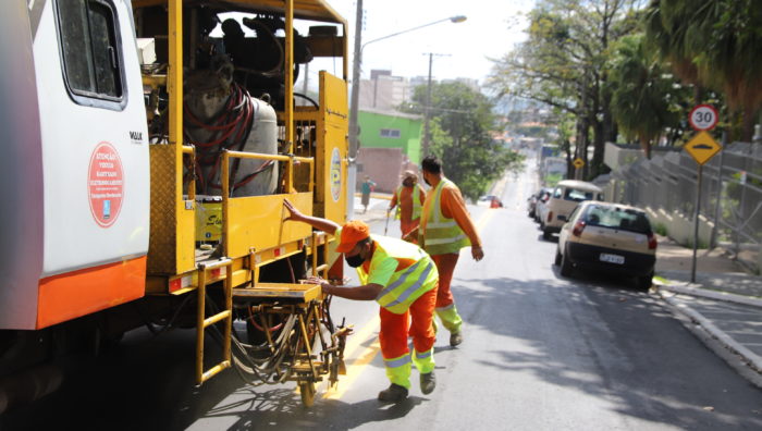 Prefeitura conclui serviços de sinalização na rua Ignácio Garcia