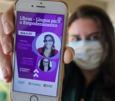 Sétima aula do curso de Promotoras Legais marca Semana da Libras