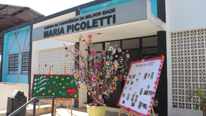 CCMI celebra o dia das mães com painel feito por alunas