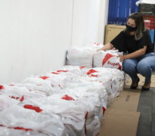 Suzano recebe doação de mais 122 cestas de alimentos