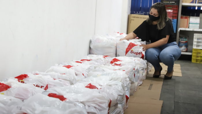 Suzano recebe doação de mais 122 cestas de alimentos