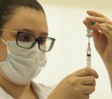 Profissionais da Saúde recebem 2ª dose nesta quarta-feira