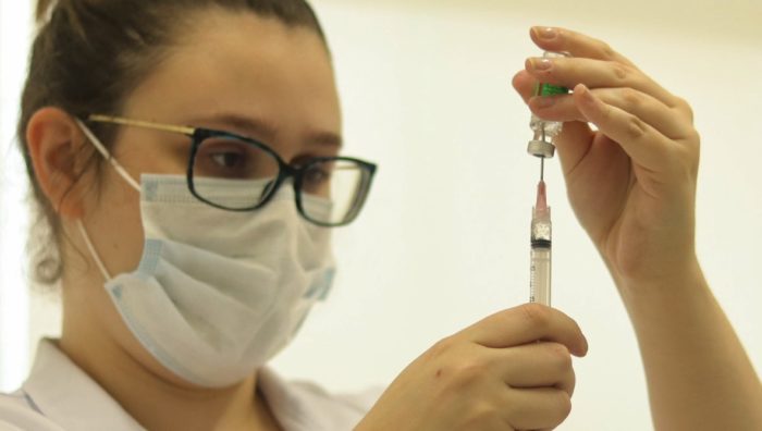 Munícipes de 44 e 45 anos são vacinados nesta quarta-feira