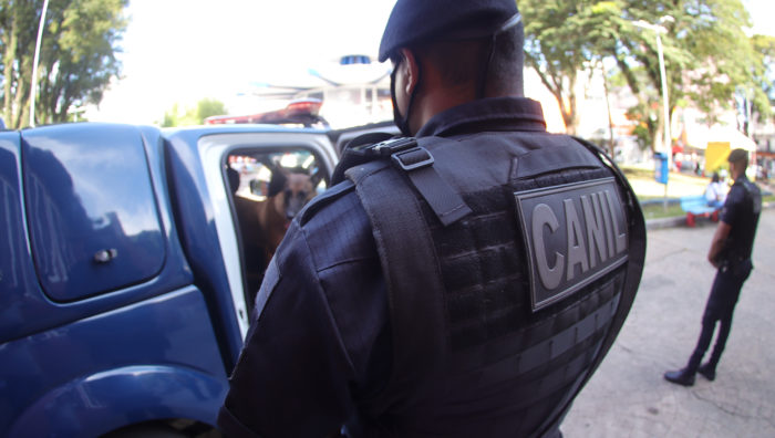 Canil da GCM apreende drogas no Jardim Dona Benta