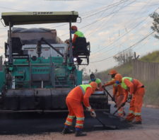 Prefeito e deputado Marcio Alvino visitam obras na estrada do Areião