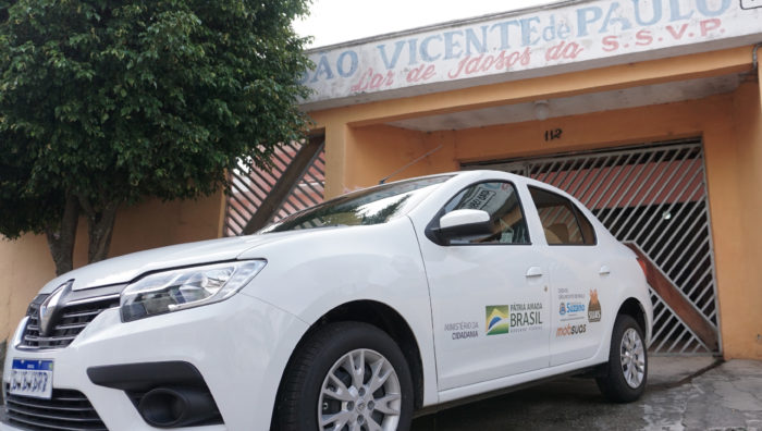 Associação São Vicente de Paulo recebe doação de veículo