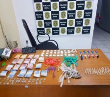 GCM apreende drogas e moto roubada no fim de semana