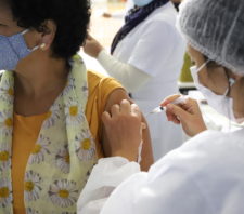 Público de 60 e 61 anos receberá 1ª dose da vacina neste sábado