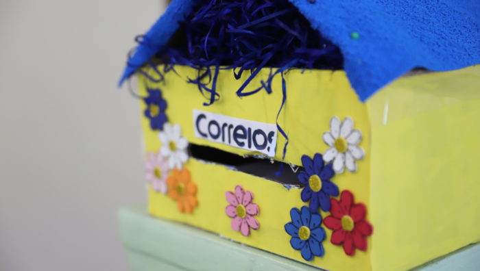 Escola Municipal busca aproximação com famílias por meio de distribuição de cartas