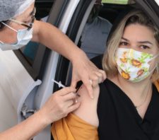 Suzano vacina pessoas com mais de 50 anos na quinta à noite