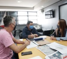 Prefeito se reúne com suzanense que criou aplicativo de delivery