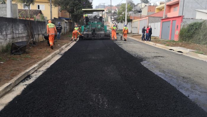 Ruas do Jardim São Luís recebem novo asfalto