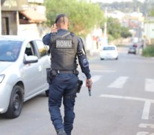 Romu prende suspeito por tráfico no Jardim Casa Branca