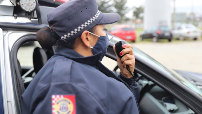 GCM apreende drogas e moto roubada