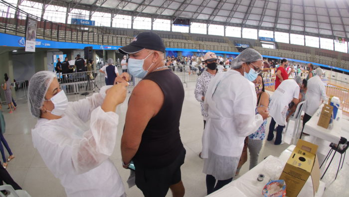 Suzano vacina pessoas com mais de 40 anos nesta semana