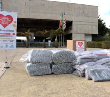 Fundo Social recebe doação de 70 cobertores em Campanha do Agasalho