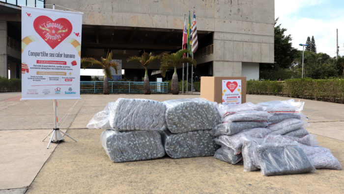 Fundo Social recebe doação de 70 cobertores em Campanha do Agasalho