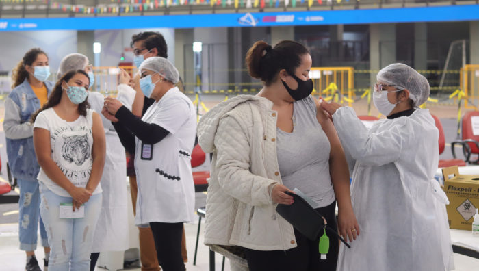 Suzano anuncia vacinação de público-alvo com 26 e 27 anos de idade