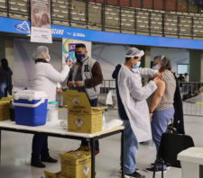 Suzanenses de 26 anos são imunizados contra a Covid-19 nesta sexta-feira