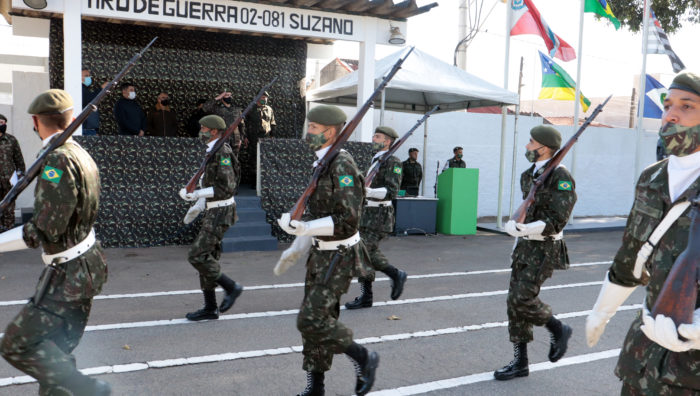 Prefeito de Suzano acompanha solenidade de formatura no Tiro de Guerra