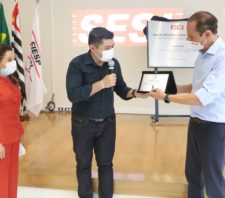Prefeito acompanha cerimônia de nomeação do Sesi de Suzano