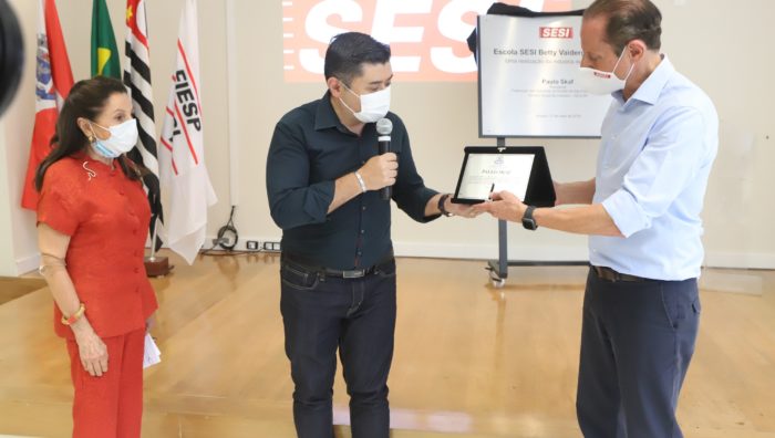Prefeito acompanha cerimônia de nomeação do Sesi de Suzano