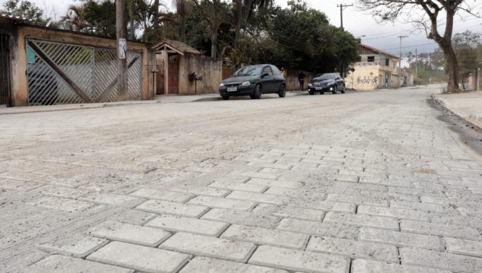Obra de pavimentação avança em vias do Jardim Amazonas