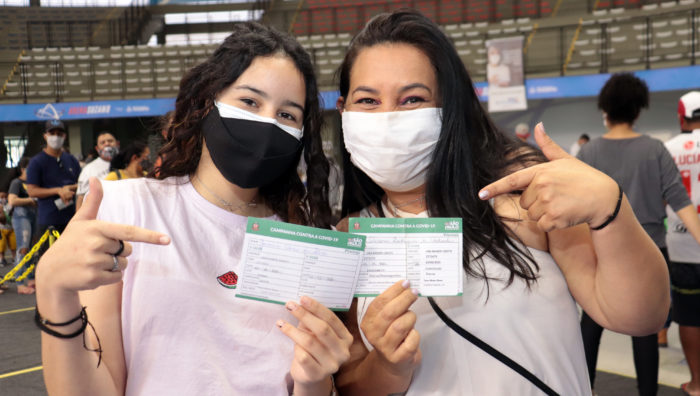 Suzano imuniza 120 adolescentes de 16 e 17 anos com comorbidades