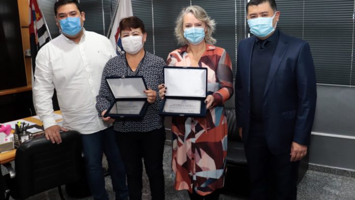 Prefeito de Suzano homenageia servidoras públicas da Saúde