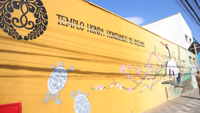 Projeto Arte Pública revitaliza muro de templo budista de Suzano