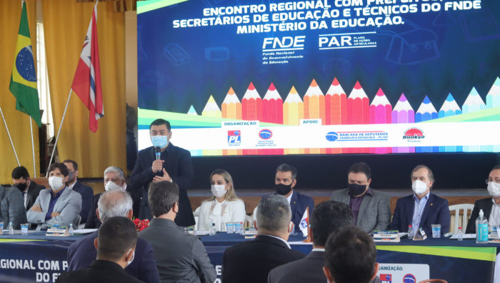 Prefeito de Suzano participa de encontro regional do FNDE