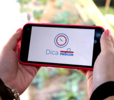 Procon dá dicas e orientações por meio de vídeos na Internet e em unidades de saúde