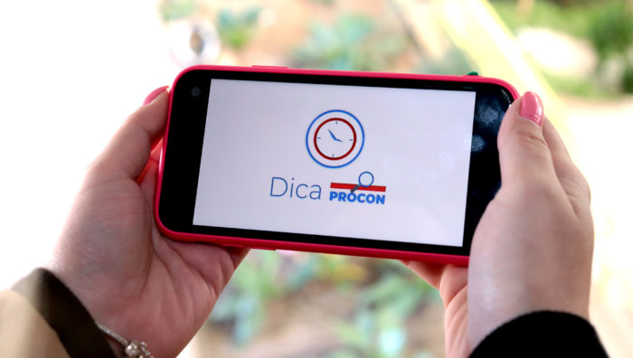 Procon dá dicas e orientações por meio de vídeos na Internet e em unidades de saúde