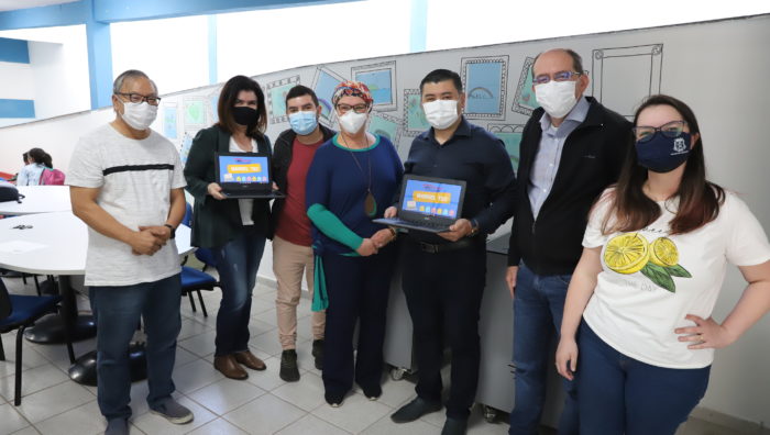 Escola da Vila Helena recebe chromebooks e cursos de tecnologia